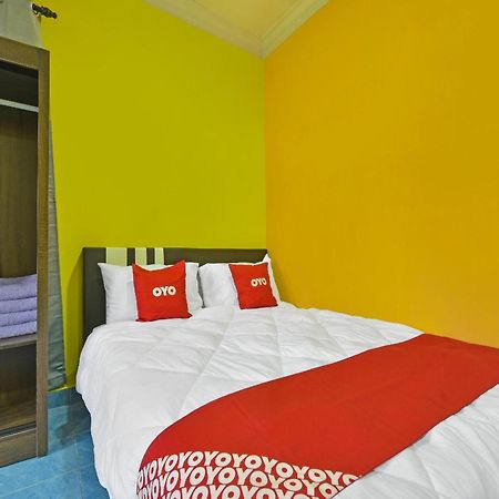 Oyo 90744 Bari Indah Beach Resort Куала-Тренгану Экстерьер фото