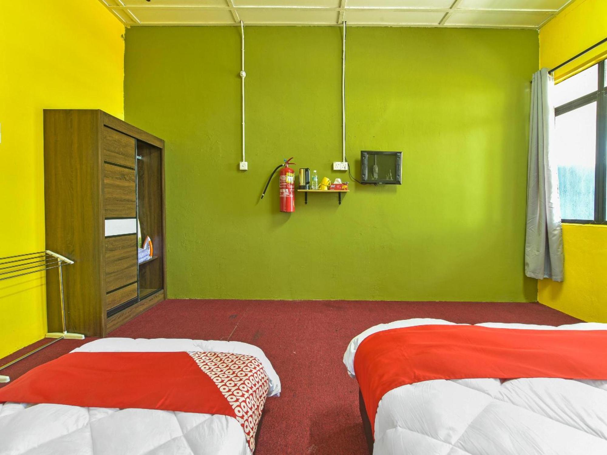Oyo 90744 Bari Indah Beach Resort Куала-Тренгану Экстерьер фото