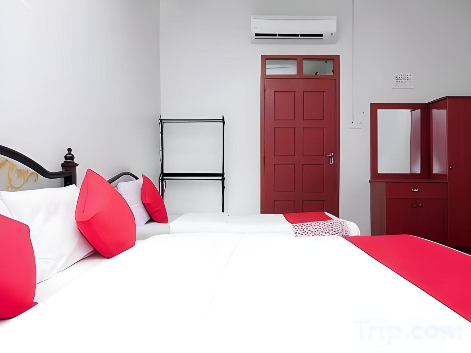 Oyo 90744 Bari Indah Beach Resort Куала-Тренгану Экстерьер фото
