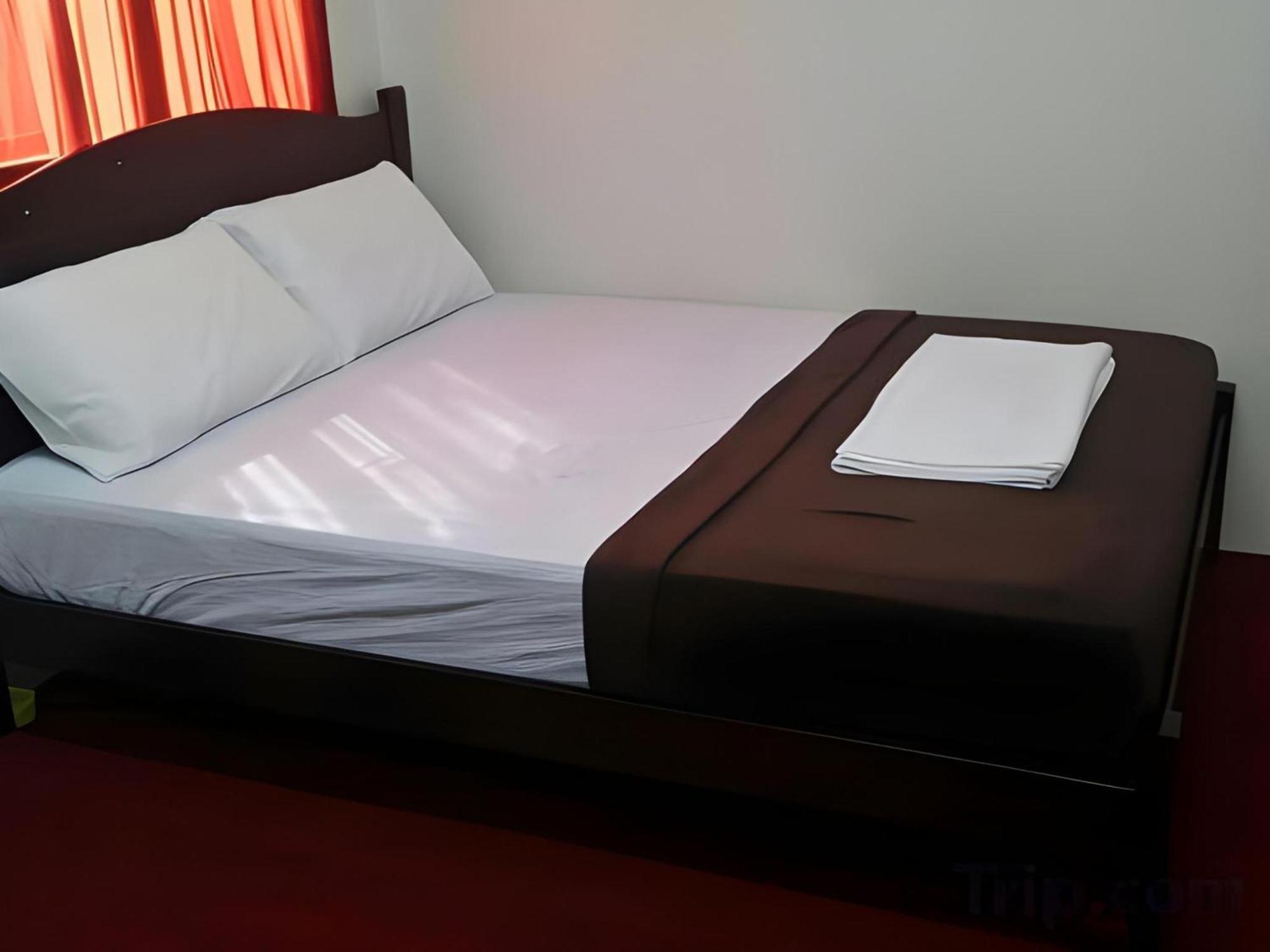 Oyo 90744 Bari Indah Beach Resort Куала-Тренгану Экстерьер фото