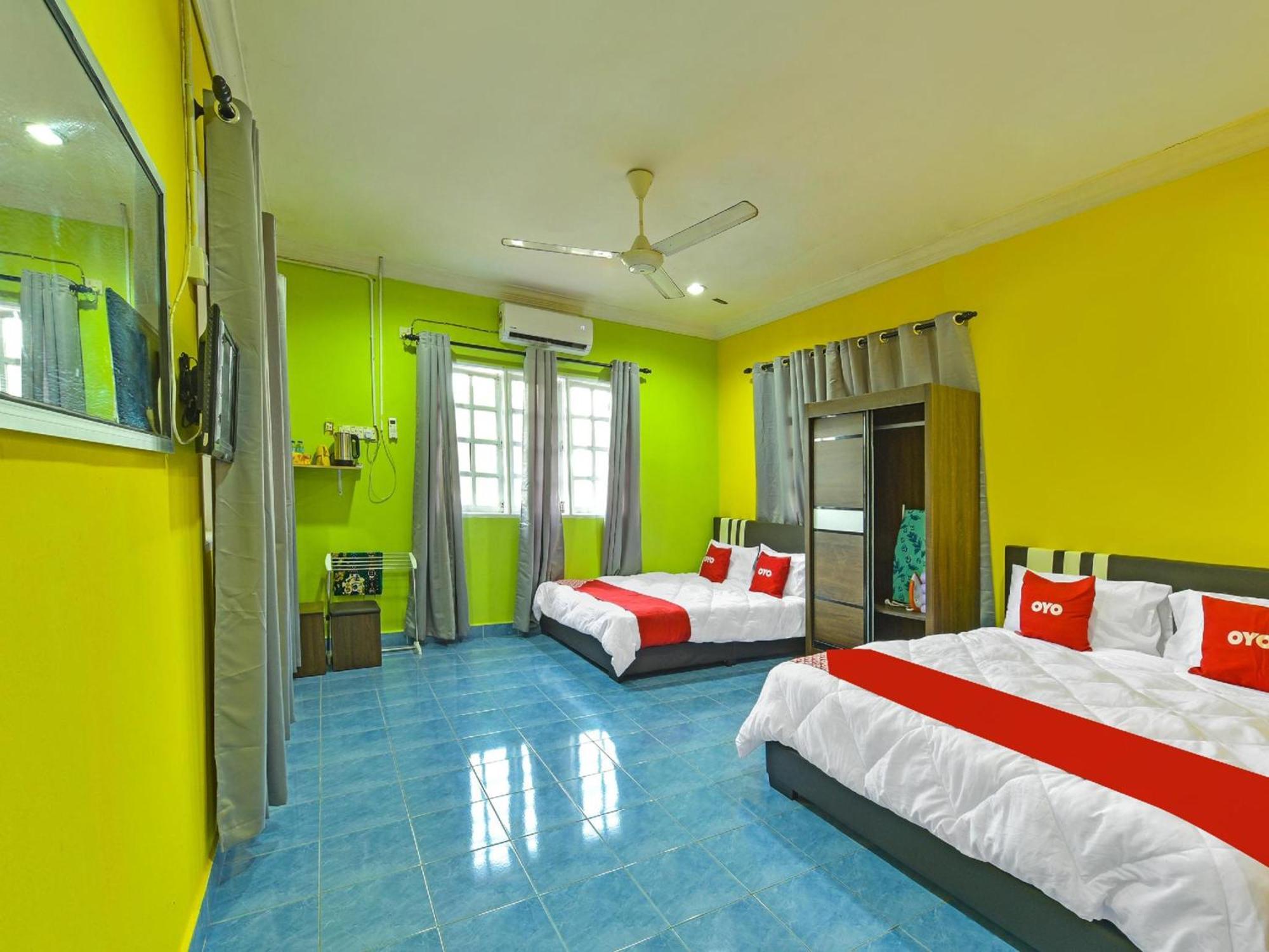 Oyo 90744 Bari Indah Beach Resort Куала-Тренгану Экстерьер фото